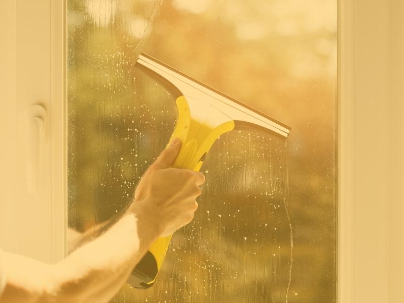 Zubehör für den Fensterputz - Abzieher zum Entfernen des Wassers