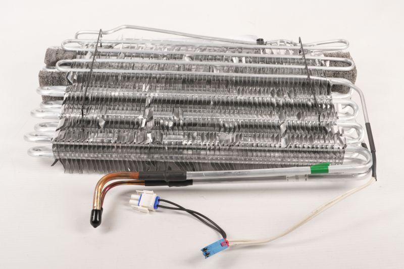 Verdampferlamelle für Kühlschrank Vestel 37039457 gerillt, Kühlung