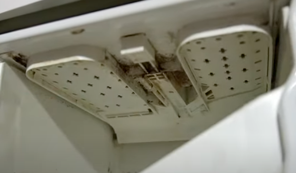 verstopfte EInspüldüsen einer Waschmaschine