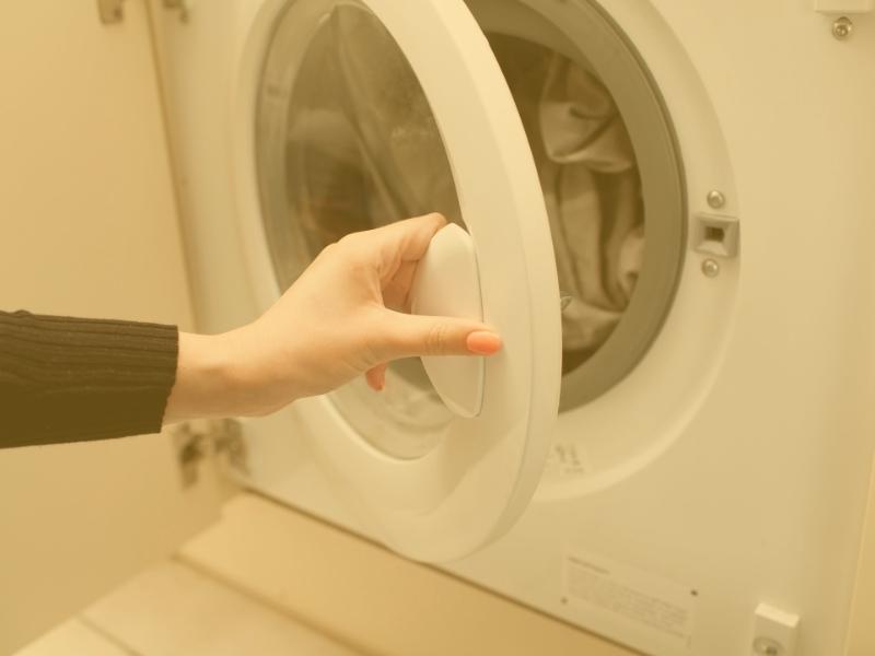 Waschmaschine Funktion - Schritt 2 Die Tür verriegeln - Ersatzteilshop.de - Blog