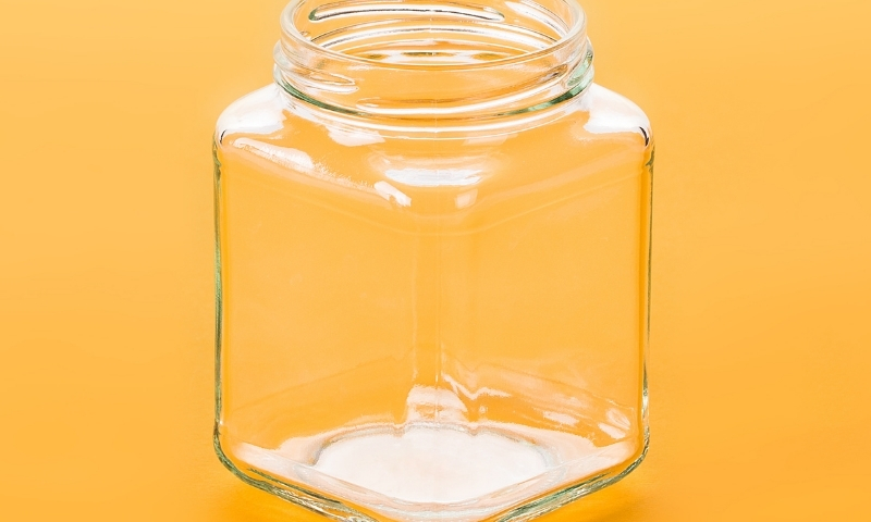 RAUMDUFT HERSTELLEN - Nimm das sauber und trockene Glas und fülle das Natron hinein
