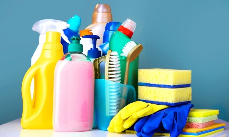 Der stressfreie Putzplan - Halte Deine Reinigungsutensilien in Bädern und Küche bereit