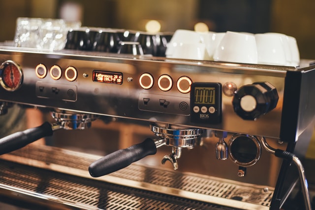 Eine Kaffeemaschine ist ein wichtiges Küchengerät. Fällt die Kaffeemaschine aus, kann das ärgerlich sein. 